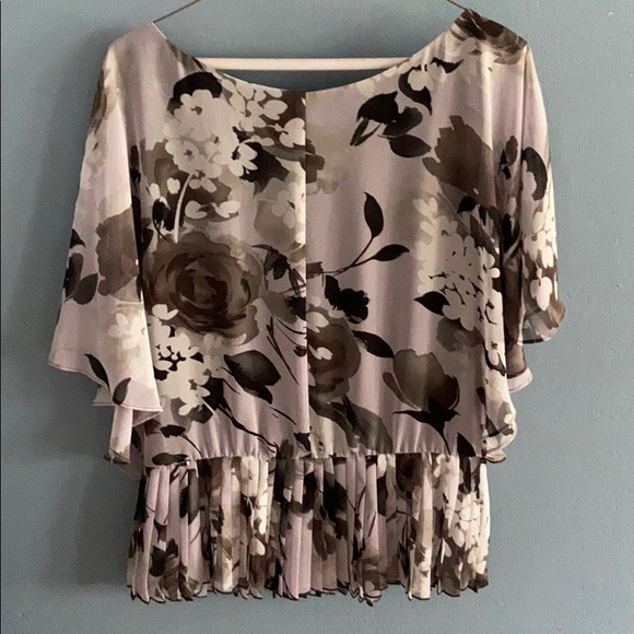 Flutter Sleeve Top - Picture 2 of 5